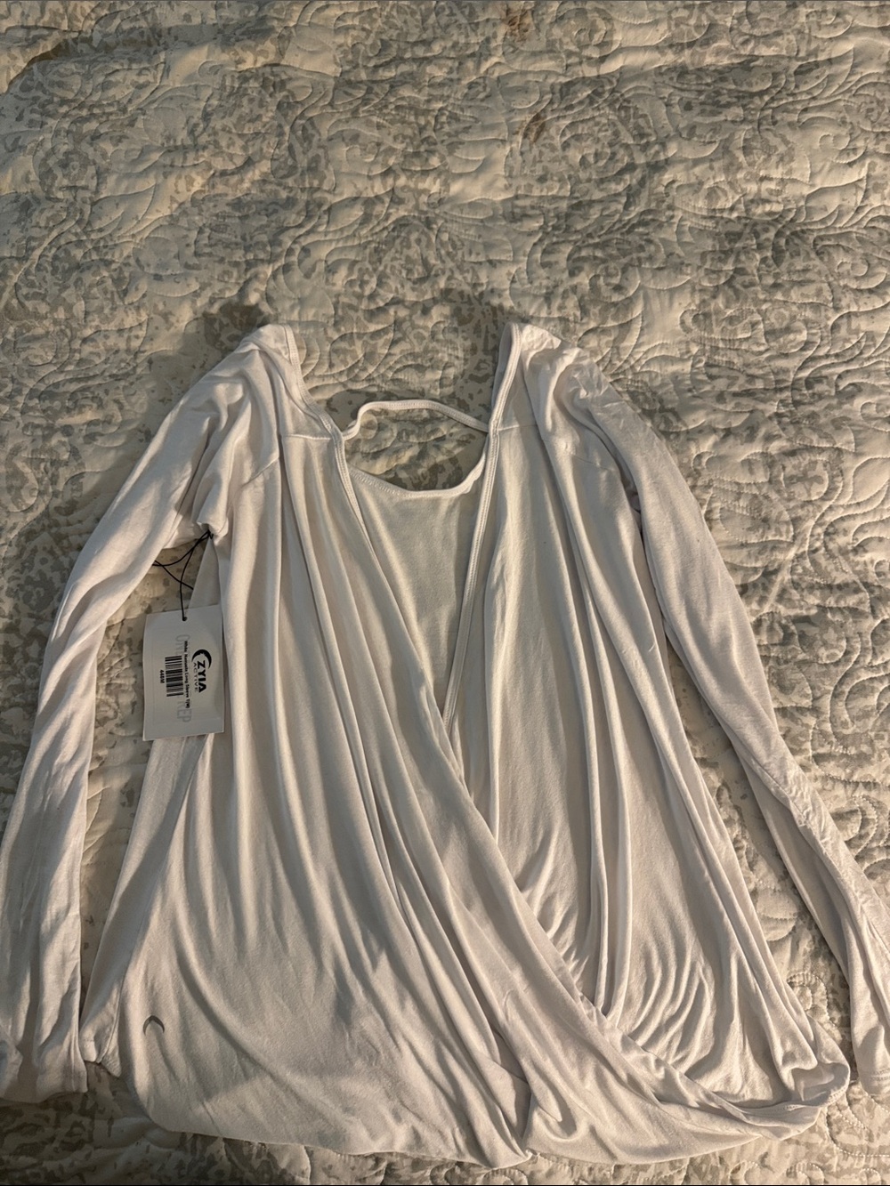 ZYIA White Namaste Long-Sleeve yoga/pilates